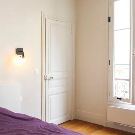 Bright 35 M Close To The Bastille *