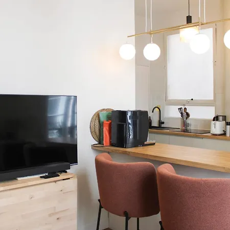 Bright 35 M Close To The Bastille Paris